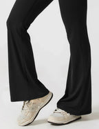 Scoop neckline detail on sleeveless jumpsuit