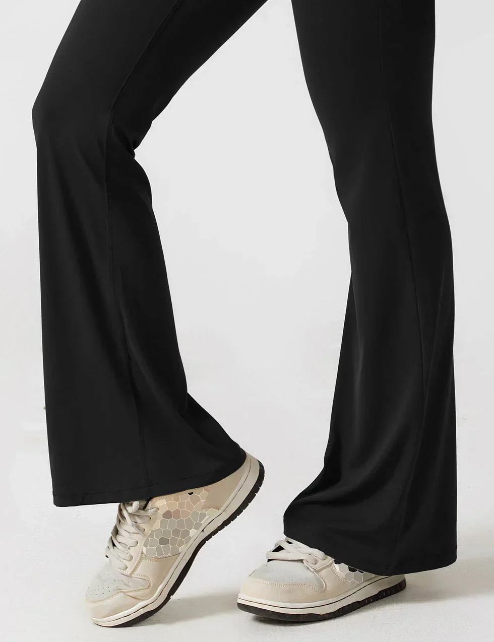 Scoop neckline detail on sleeveless jumpsuit