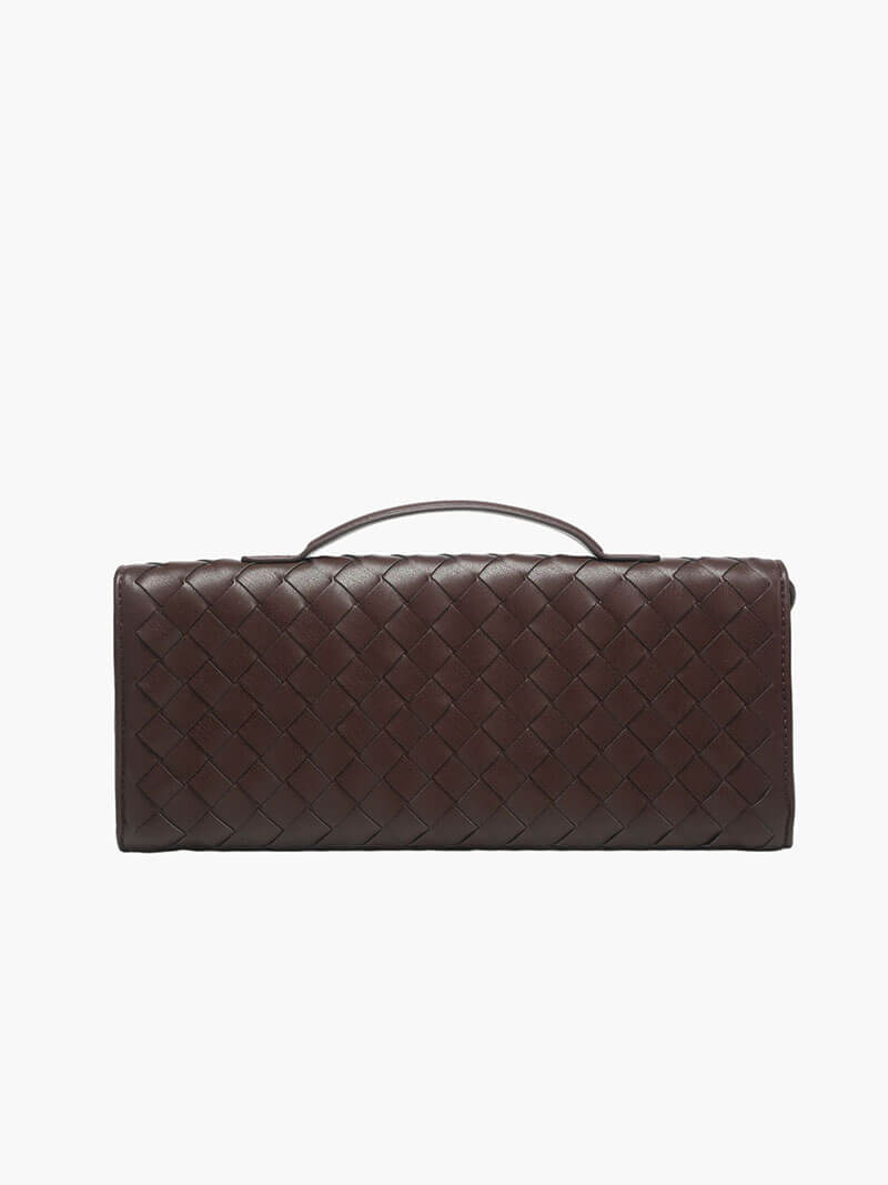 Top handle detail and structured silhouette