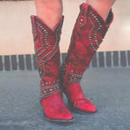 Bottes hautes cloutées style western bout pointu rouge pour femme