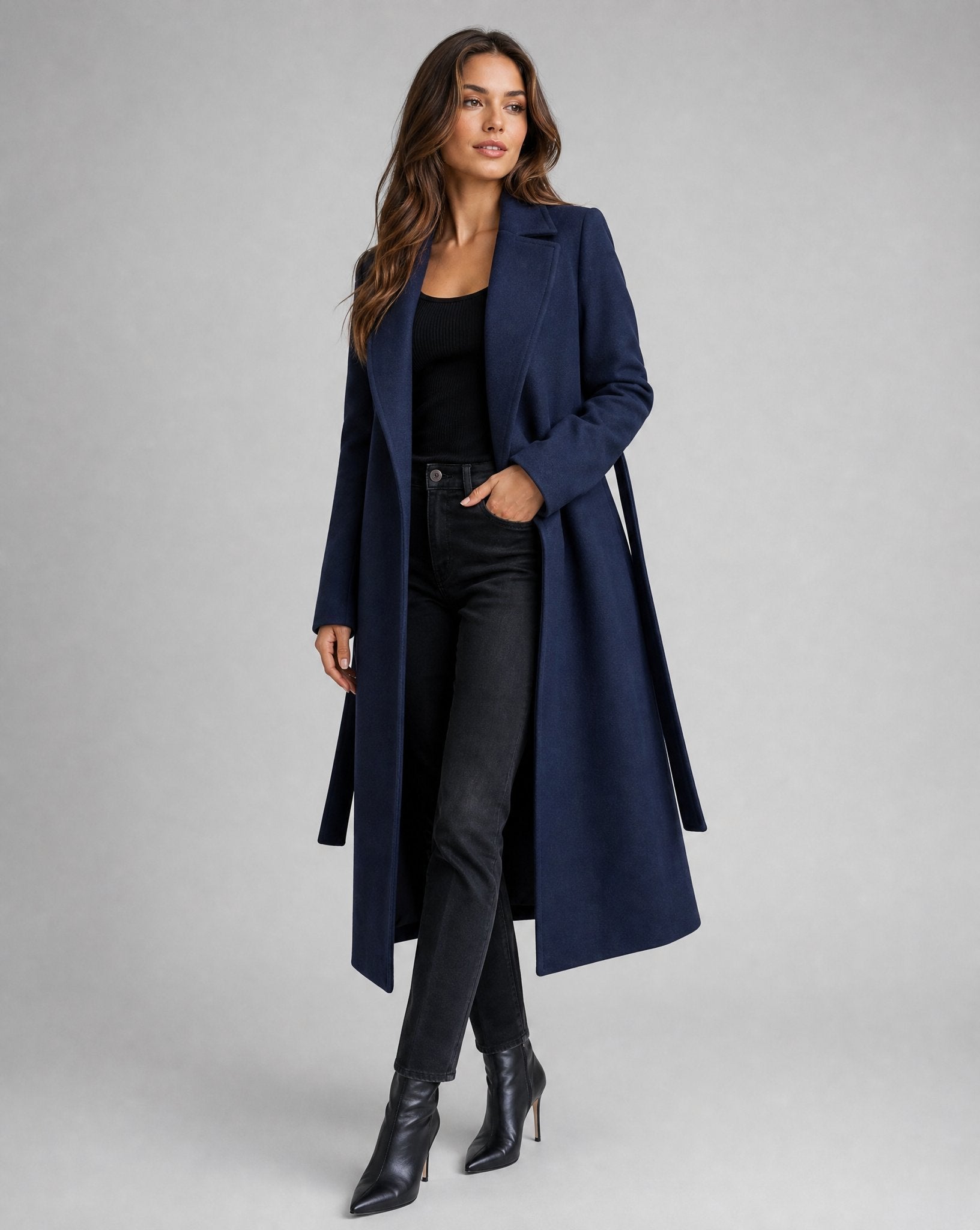Manteau long ceinturé à revers structurés bleu marine pour femme