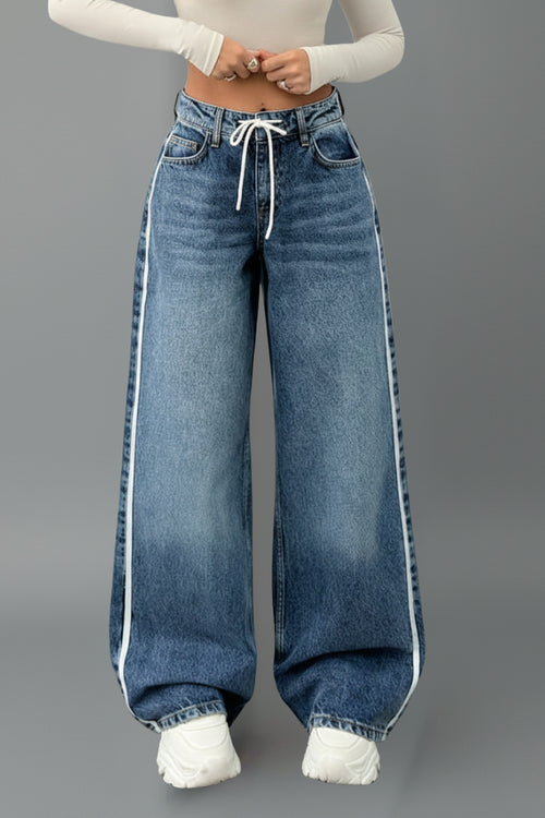 Woman wearing wide leg jeans with drawstring, full length standing pose