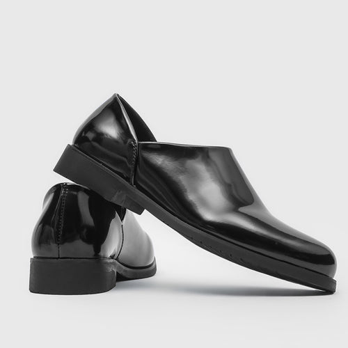 Man wearing black patent loafers with smart-casual outfit, side profile