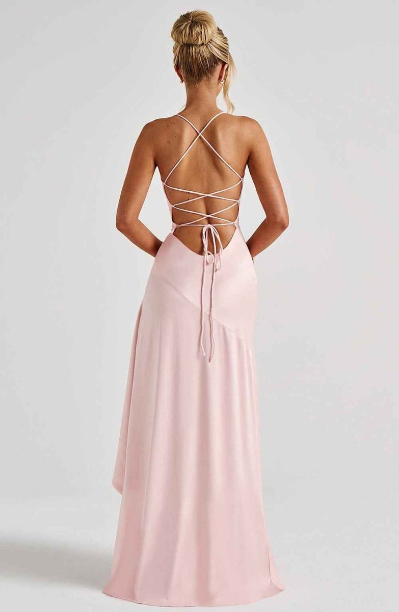 Ruched waistband shaping the silhouette