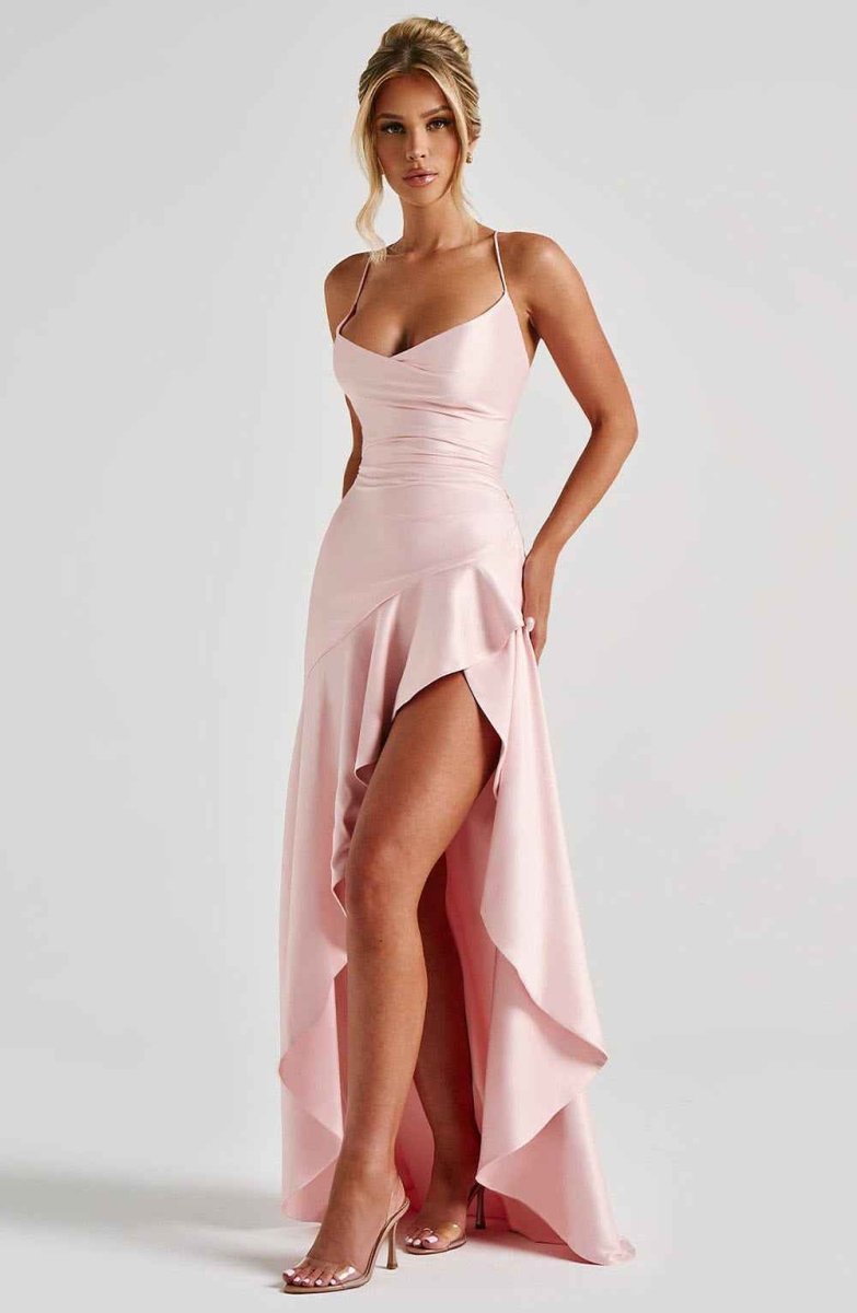 Front bodice and neckline styling detail