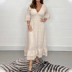 Robe midi broderie anglaise manches volants beige pour femme