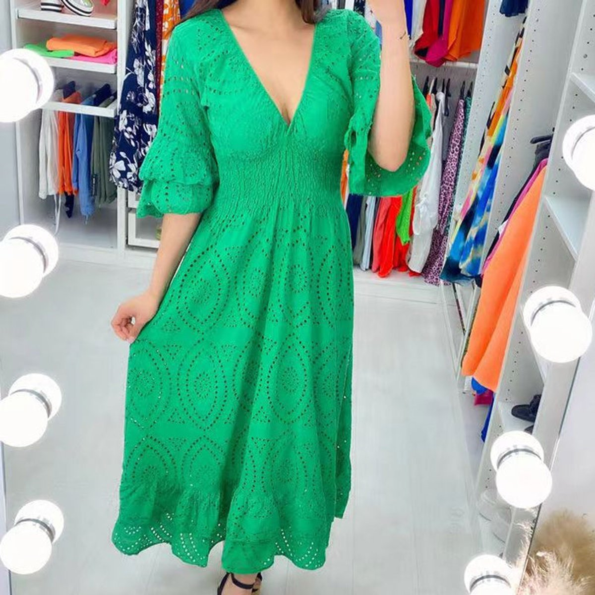 Robe midi broderie anglaise manches volants vert pour femme