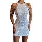 Robe courte moulante à sequins et chaînes épaules blanc pour femme