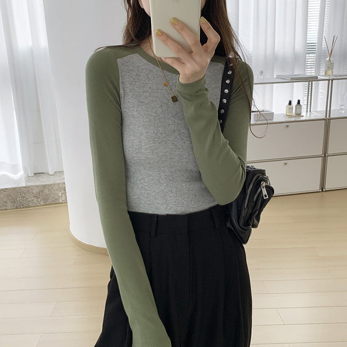 Robe courte moulante côtelée à boutons pour femme – vue 2