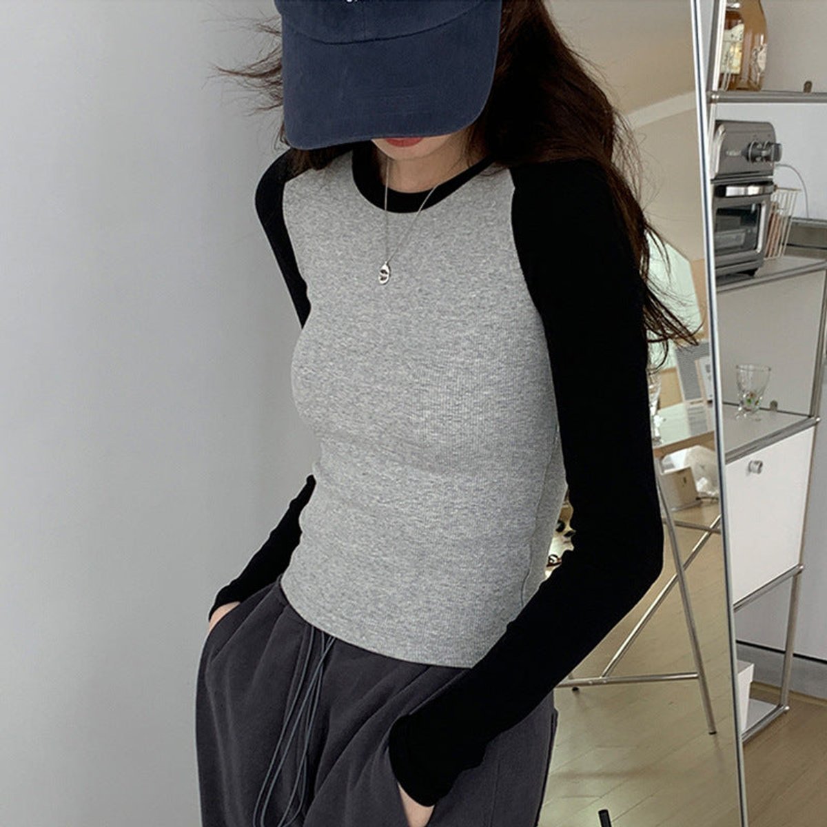 Robe courte moulante côtelée à boutons pour femme – vue 3