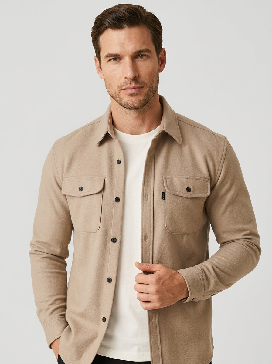 Surchemise à col classique et poches poitrine beige pour homme