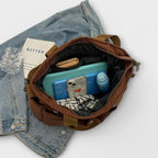 Interior compartments and organisation of tote bag