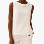 Detail of structured collar and shoulder coverage