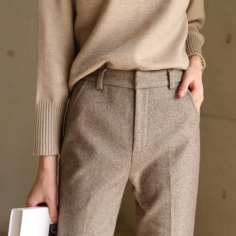 Weekend casual look with trousers and oversized top